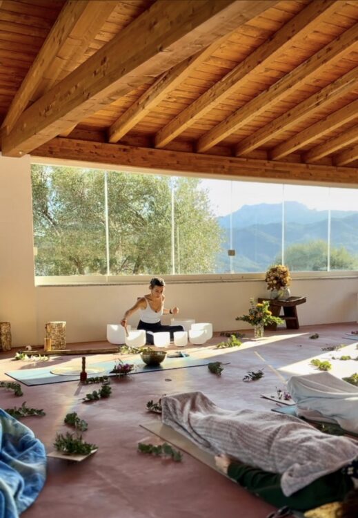 BENESSERE ritiro yoga Sardegna sala eventi